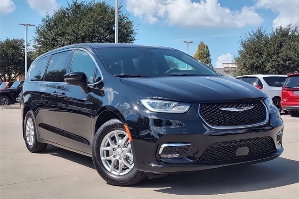 2026 Chrysler Pacifica photo 1