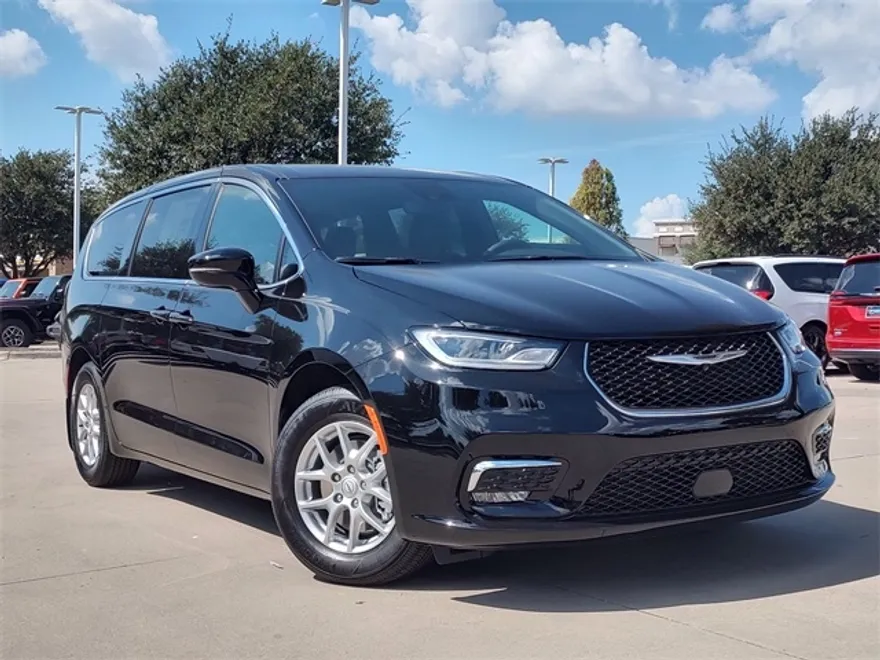 2026 Chrysler Pacifica photo 1