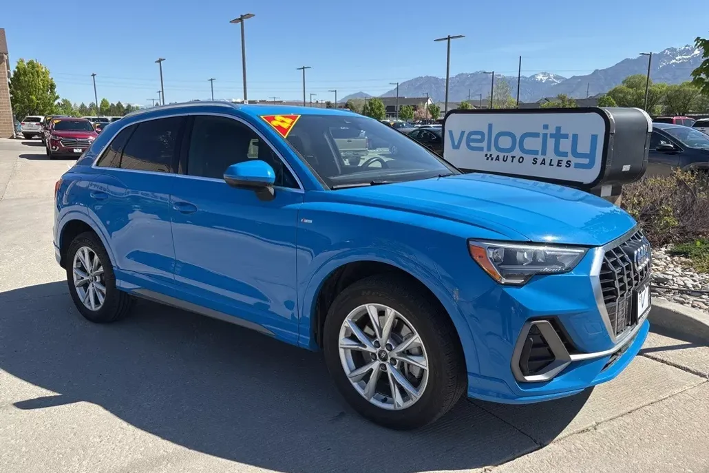 2022 Audi Q3 Premium photo 1