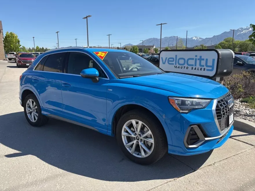 2022 Audi Q3 Premium photo 1