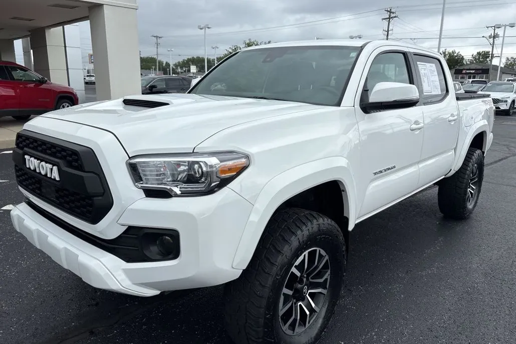 2023 Toyota Tacoma TRD Sport photo 1