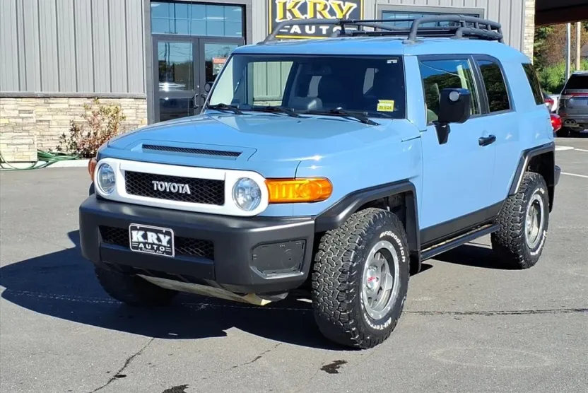 2014 Toyota FJ Cruiser Base photo 1