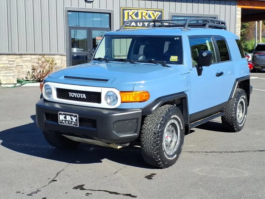 2014 Toyota FJ Cruiser Base photo 1