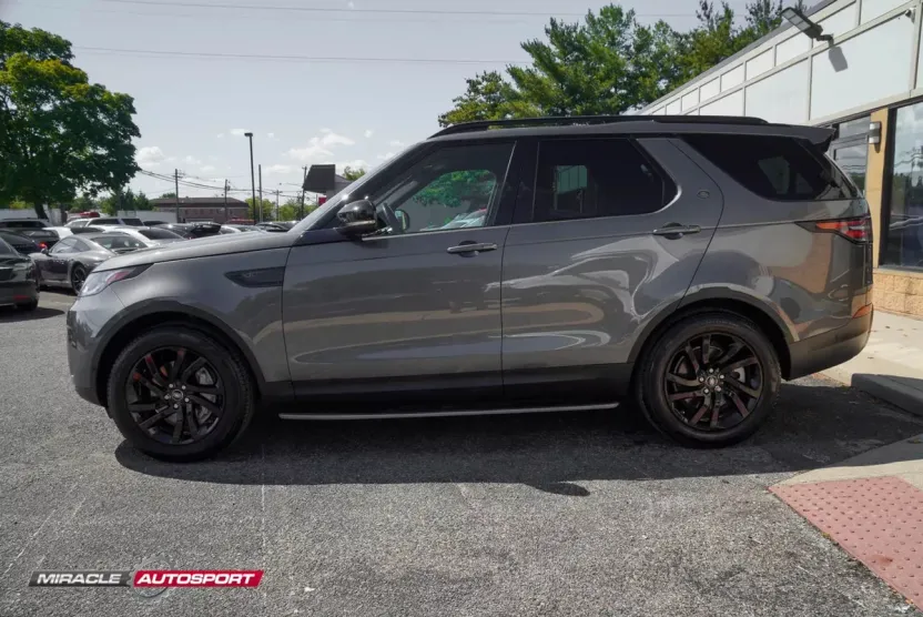 2019 Land Rover Discovery HSE Luxury photo 1