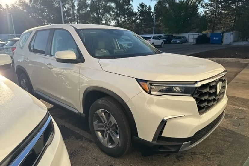 2025 Honda Pilot EX-L photo 1