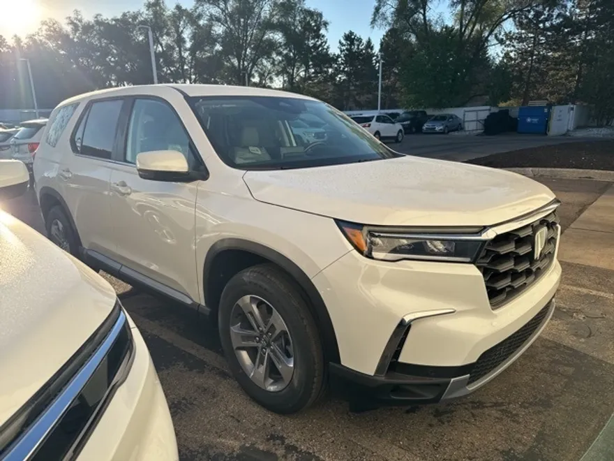 2025 Honda Pilot EX-L photo 1