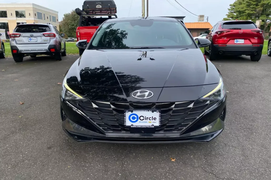 2022 Hyundai Elantra SEL photo 1