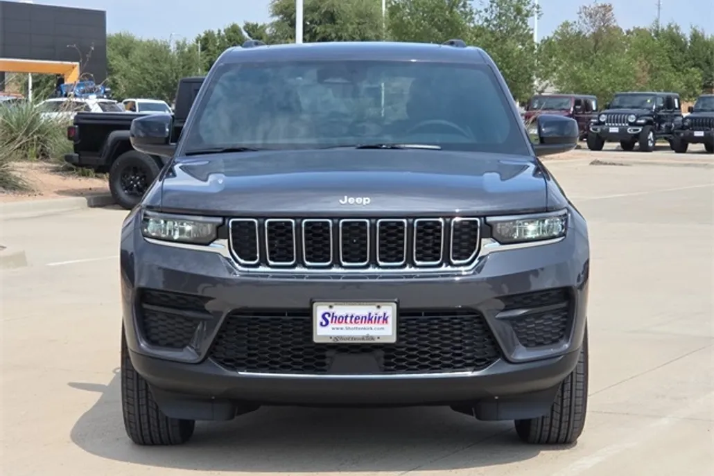 2025 Jeep Grand Cherokee Laredo Altitude photo 1