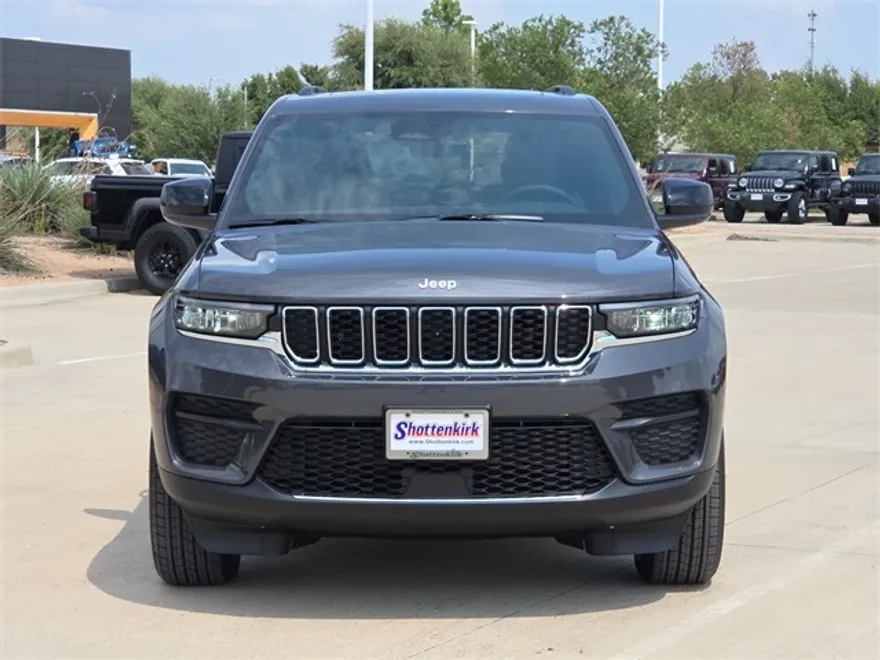 2025 Jeep Grand Cherokee Laredo Altitude photo 1