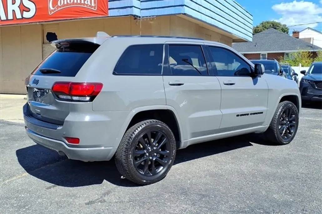2022 Jeep Cherokee Laredo X photo 1