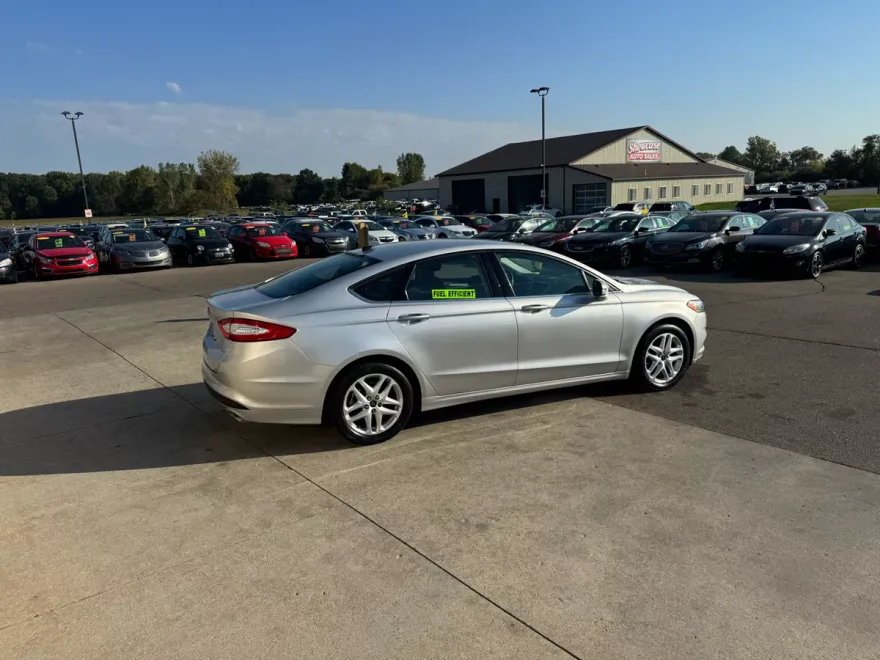 2015 Ford Fusion SE photo 1