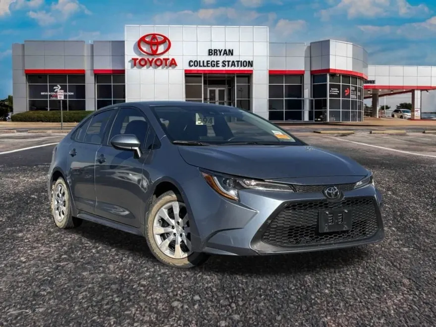 2022 Toyota Corolla LE photo 1