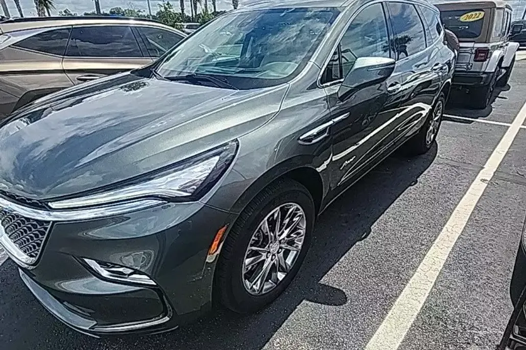 2022 Buick Enclave Avenir photo 1