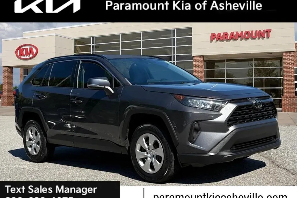 2021 Toyota RAV4 LE photo 1