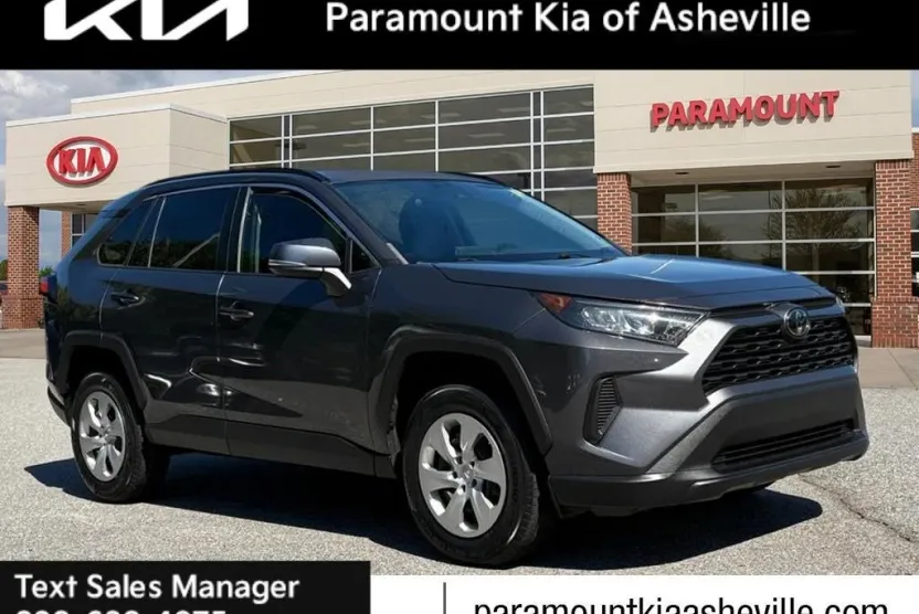 2021 Toyota RAV4 LE photo 1
