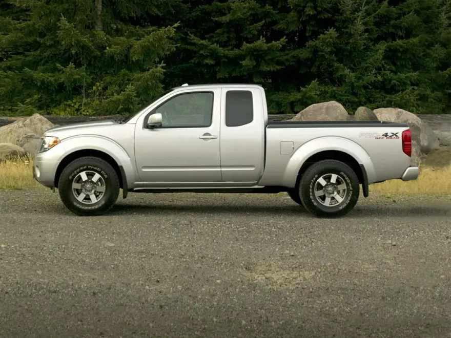 2015 Nissan Frontier SV photo 1