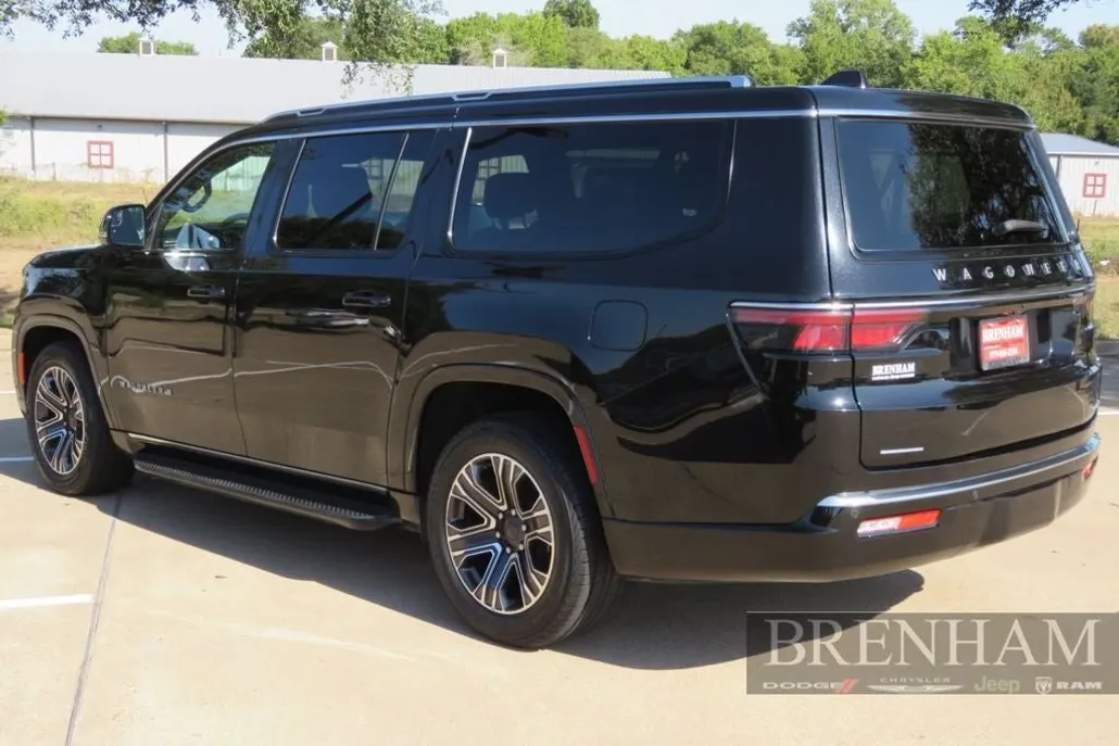 2023 Jeep Wagoneer L Series II photo 1
