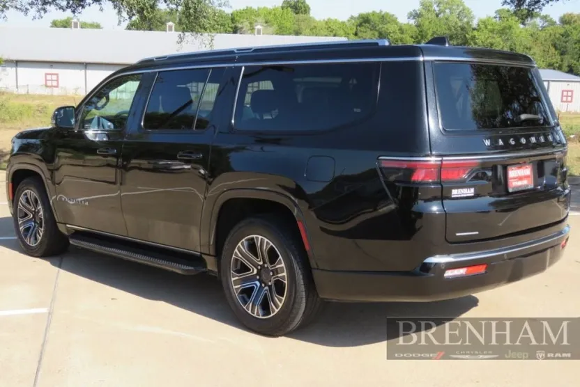 2023 Jeep Wagoneer L Series II photo 1