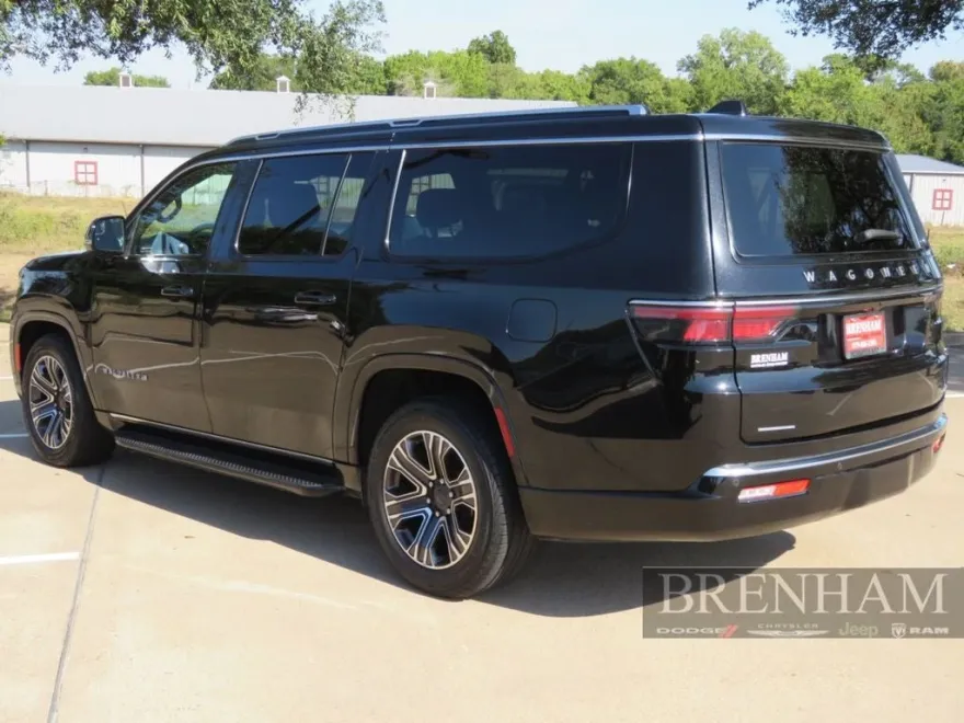 2023 Jeep Wagoneer L Series II photo 1
