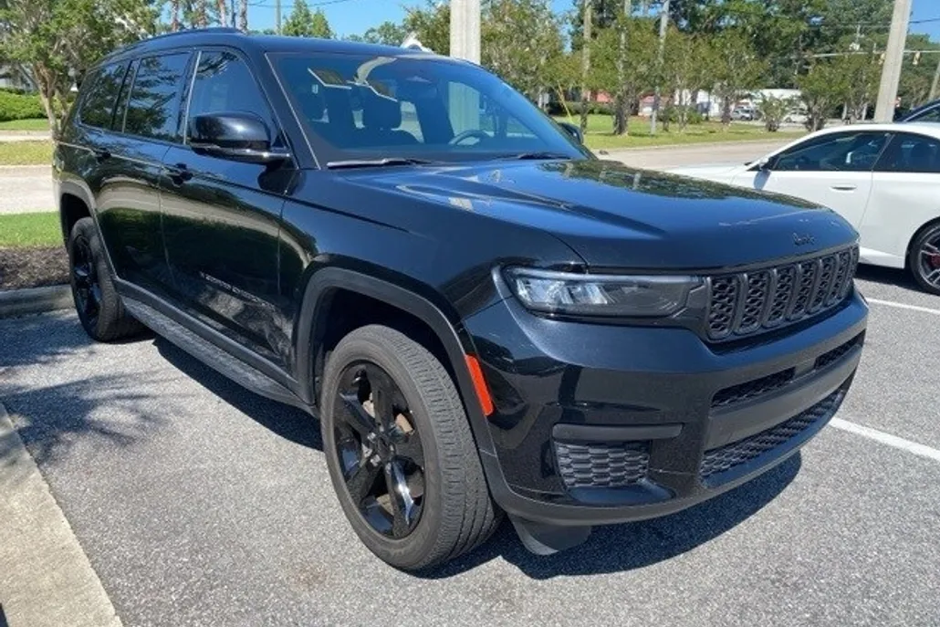 2023 Jeep Grand Cherokee Altitude photo 1