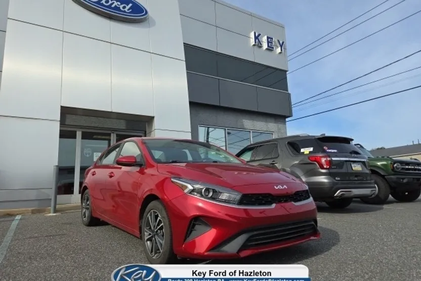 2023 Kia Forte LXS photo 1