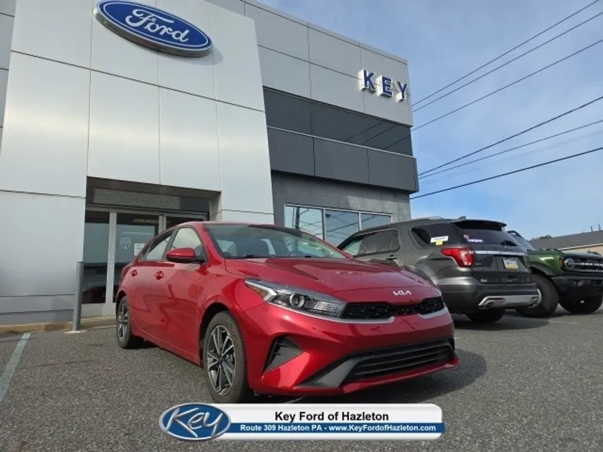 2023 Kia Forte LXS photo 1