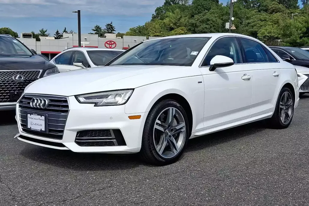 2017 Audi A4 Quattro Premium Plus photo 1