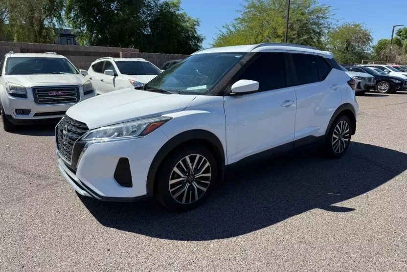 2022 Nissan Kicks SV photo 1