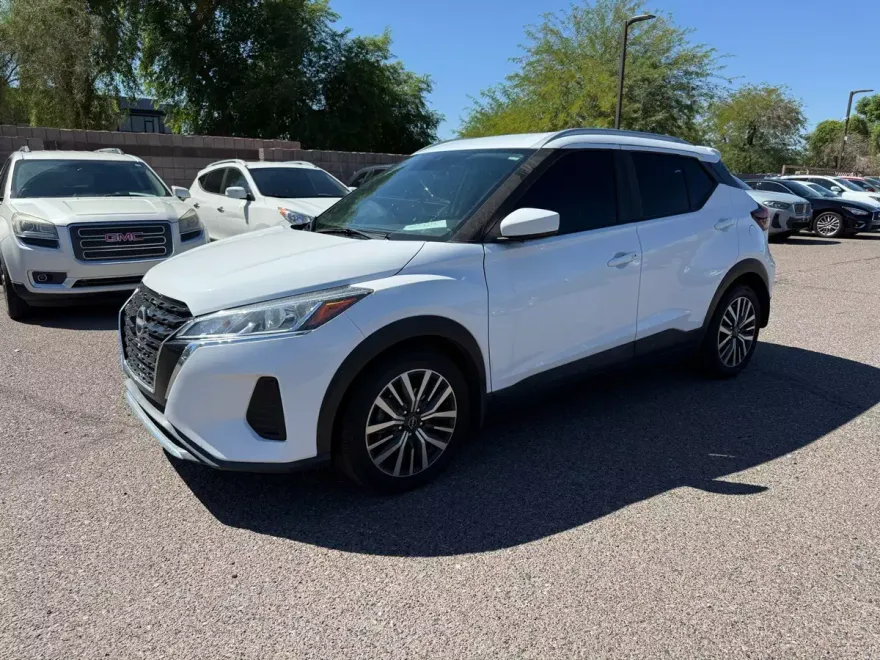 2022 Nissan Kicks SV photo 1