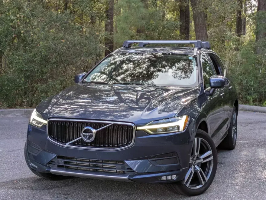 2019 Volvo XC60 Momentum photo 1