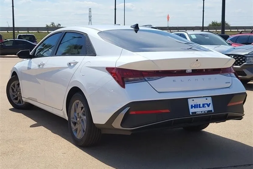 2025 Hyundai Elantra Hybrid Blue photo 1