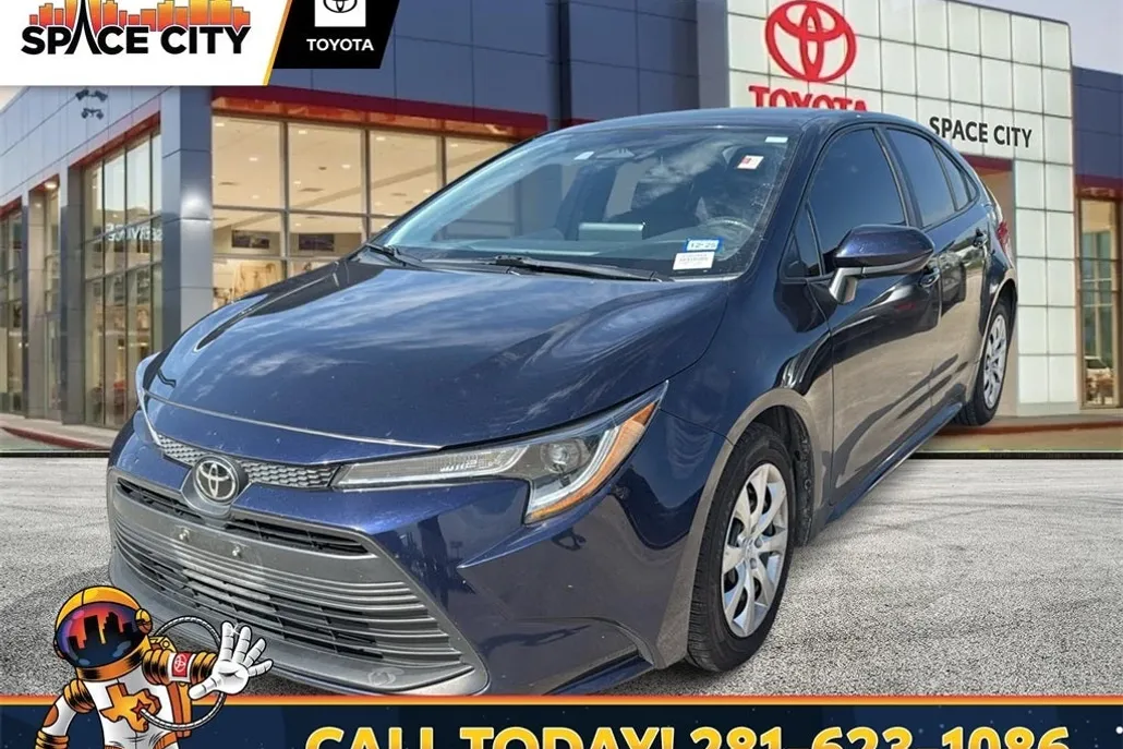 2024 Toyota Corolla LE photo 1