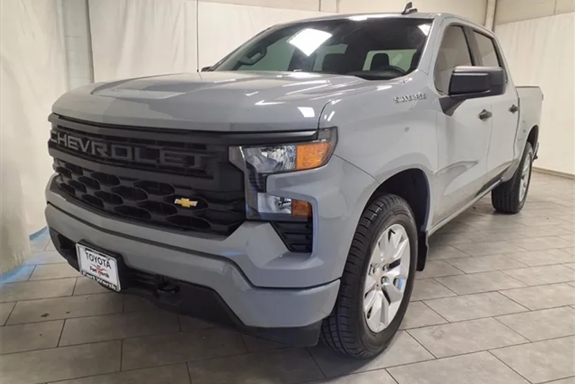 2024 Chevrolet Silverado 1500 Custom photo 1