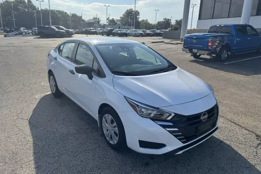 2024 Nissan Versa 1.6 S photo 1