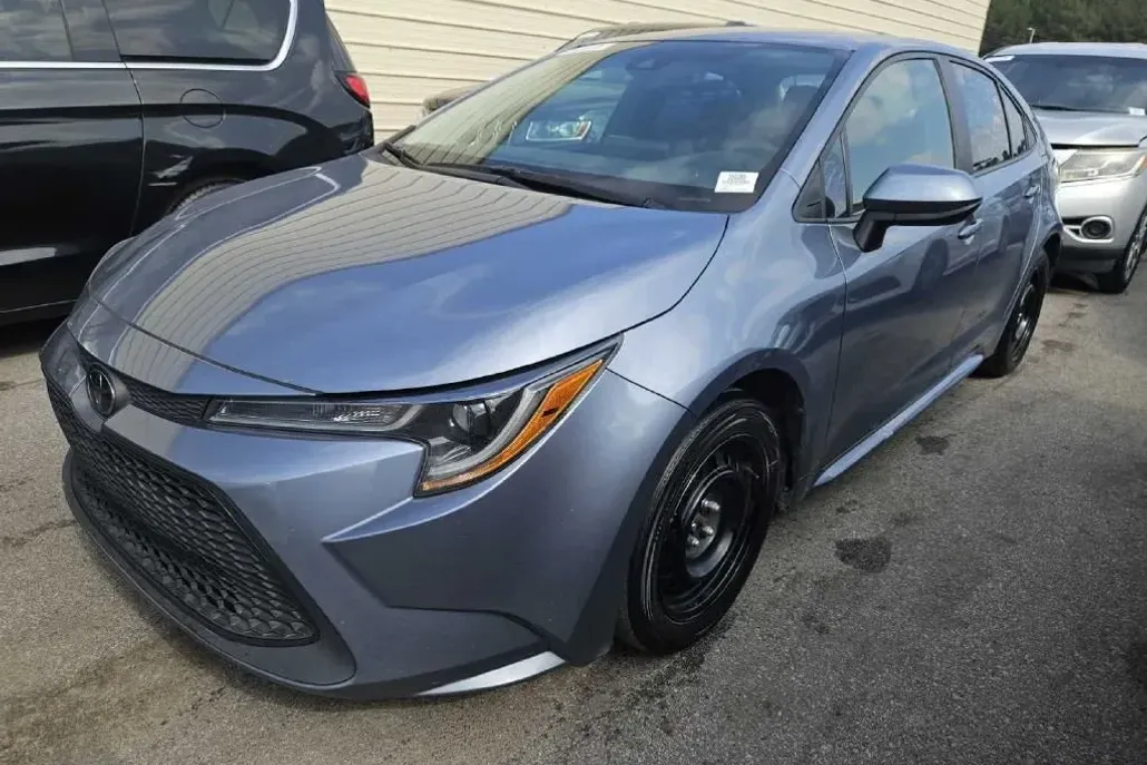 2022 Toyota Corolla LE photo 1
