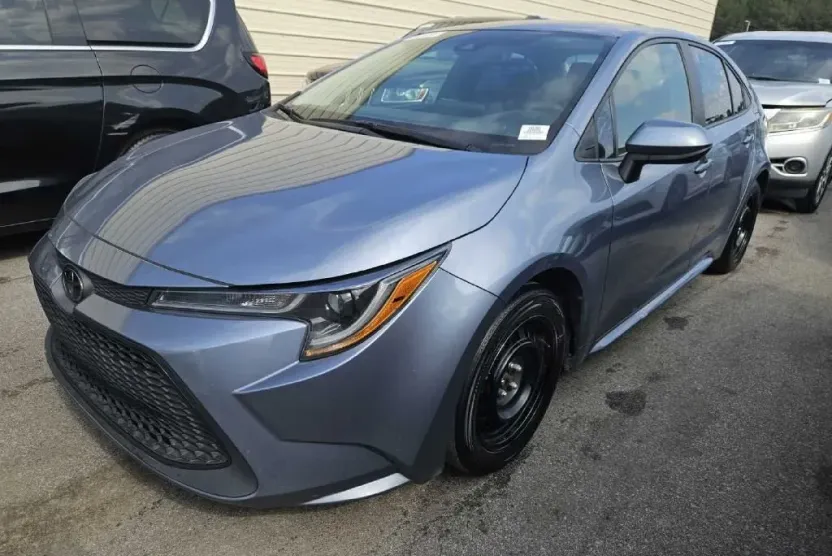 2022 Toyota Corolla LE photo 1