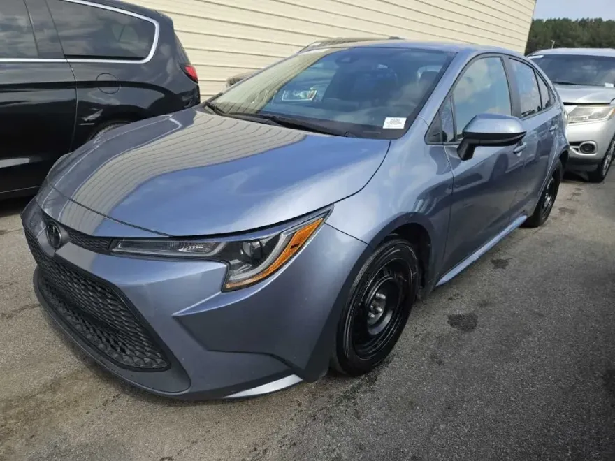 2022 Toyota Corolla LE photo 1