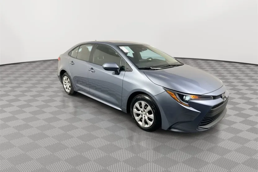 2024 Toyota Corolla LE photo 1