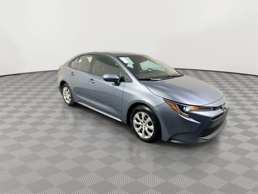 2024 Toyota Corolla LE photo 1