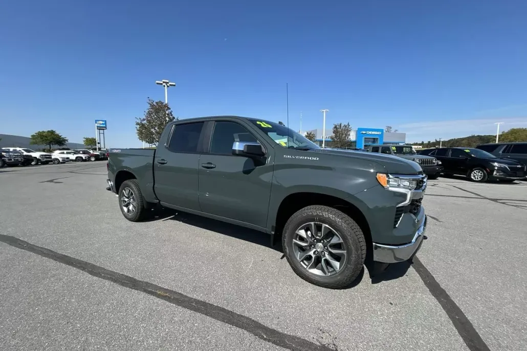 2026 Chevrolet Silverado 1500 LT photo 1