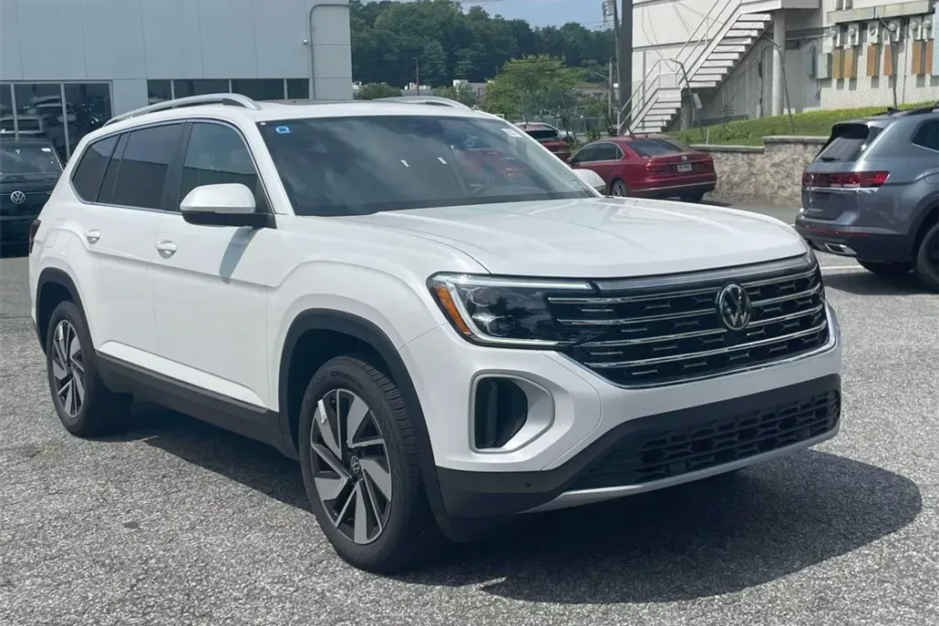 2024 Volkswagen Atlas SEL photo 1