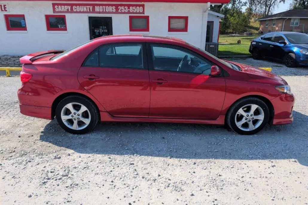 2012 Toyota Corolla LE photo 1