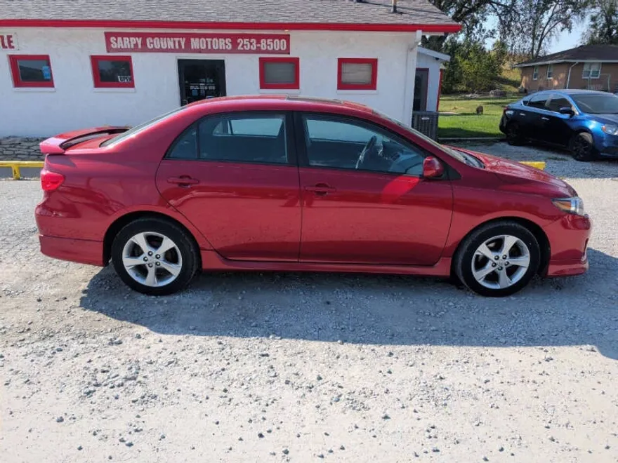 2012 Toyota Corolla LE photo 1