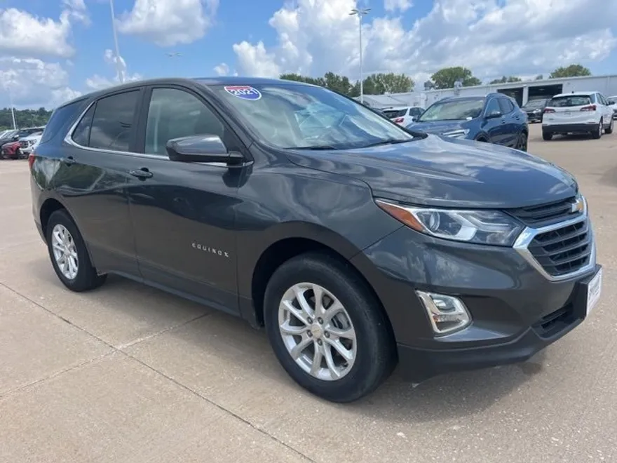2021 Chevrolet Equinox LT photo 1