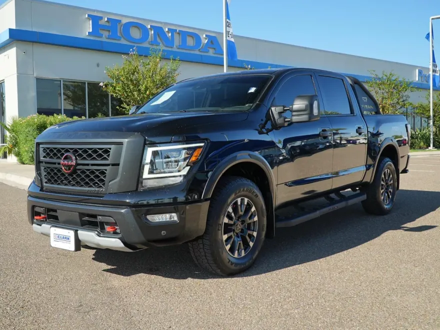 2024 Nissan Titan PRO-4X photo 1