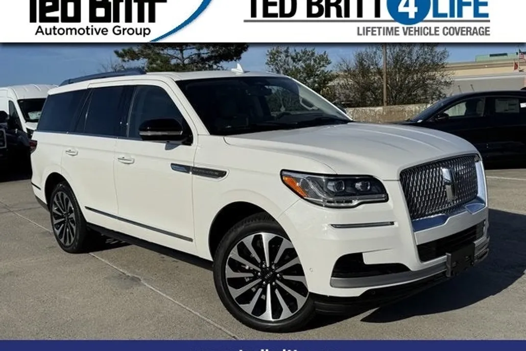 2022 Lincoln Navigator Reserve Luxury photo 1