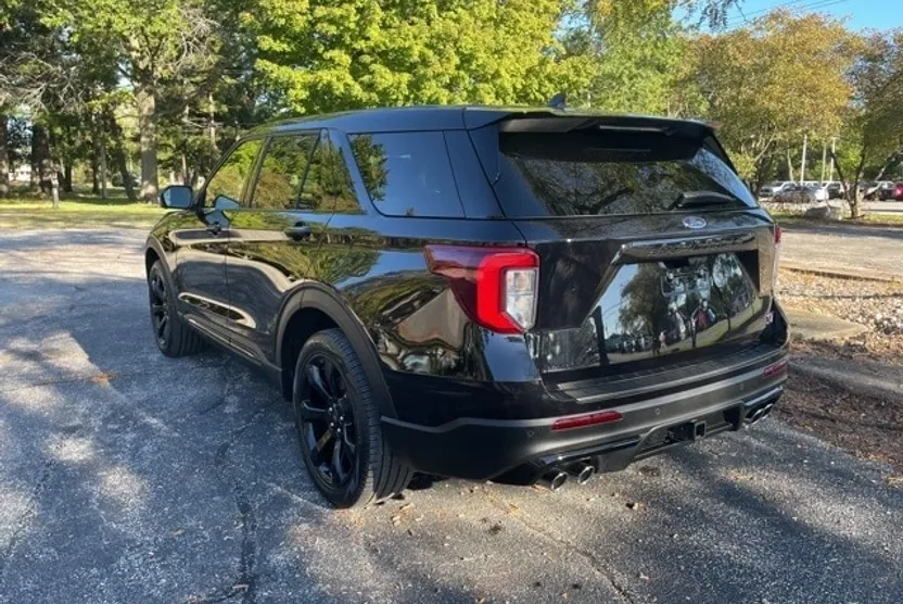 2022 Ford Explorer ST photo 1