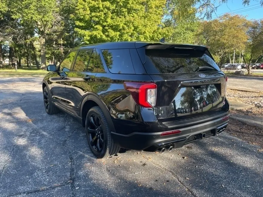 2022 Ford Explorer ST photo 1