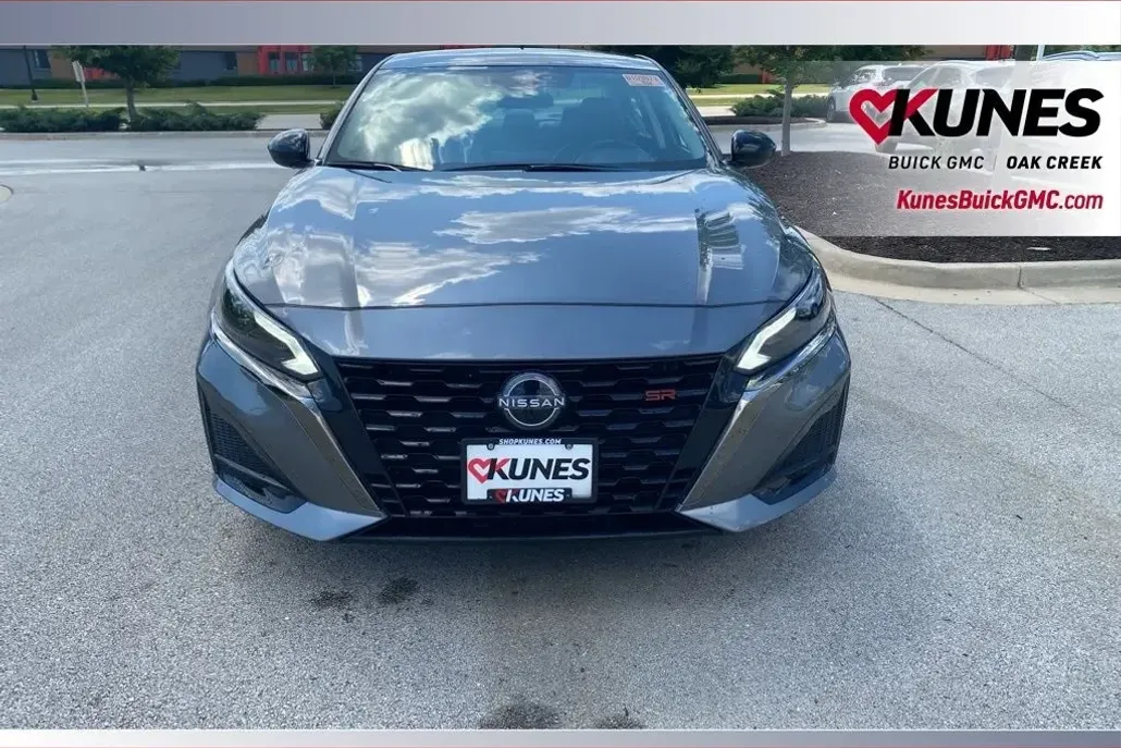 2024 Nissan Altima 2.5 SR photo 1