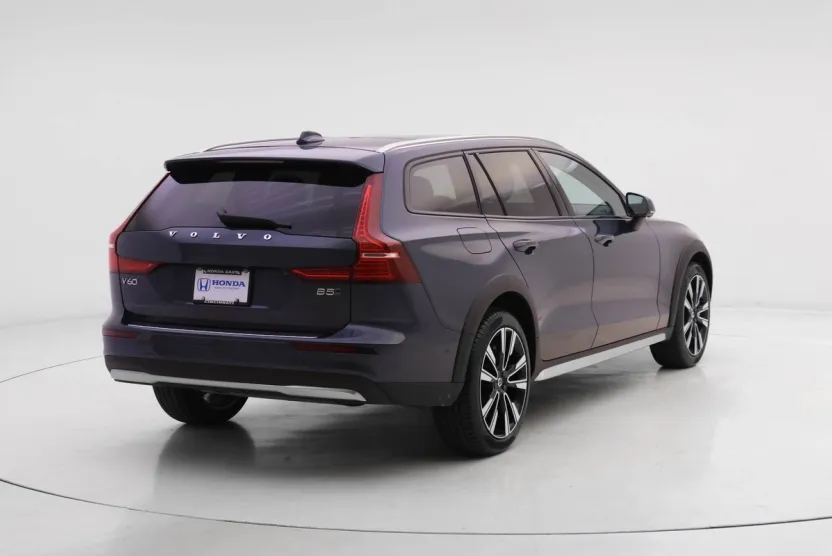 2026 Volvo V60 Cross Country B5 photo 1